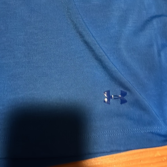 Women’s Under Armour heat gear loose fitting shirt - Picture 2 of 7